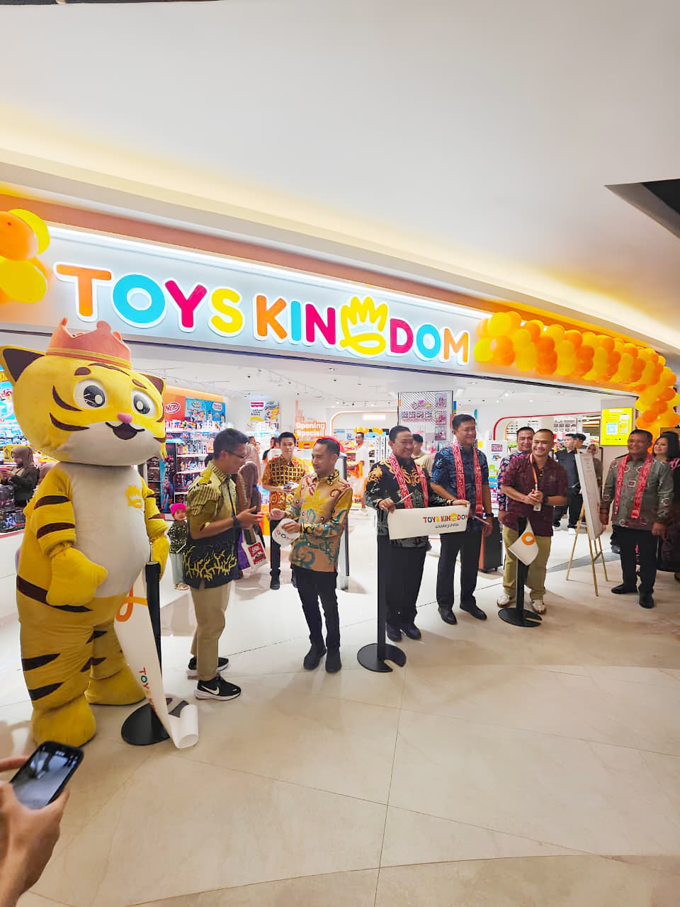 Suasana peresmian gerai Toys Kingdom di Duta Mall Palangka Raya.
