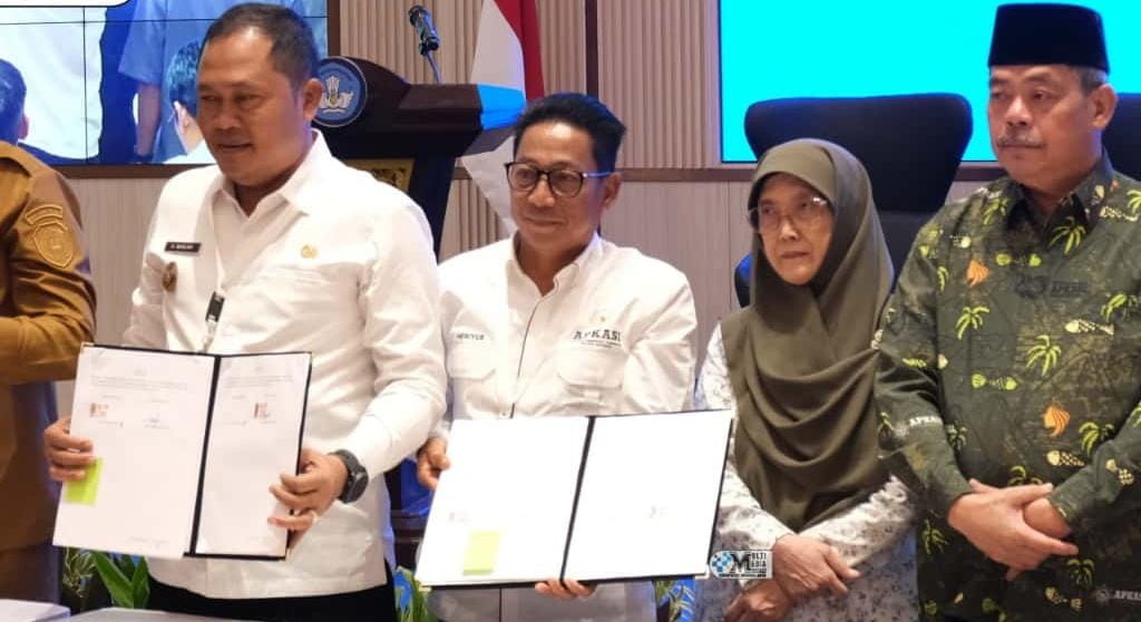 Heriyus melakukan penandatangan kerja sama pada sektor pendidikan.HUMAS