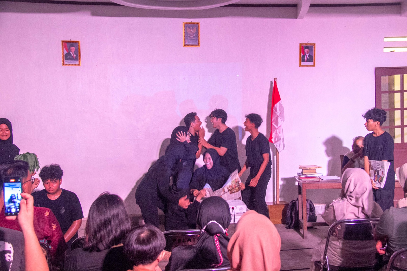 Pertunjukan Teater &ldquo;Tjilik Riwut: A Message of Struggle.ARIEF PRATHAMA/KALTENG POS