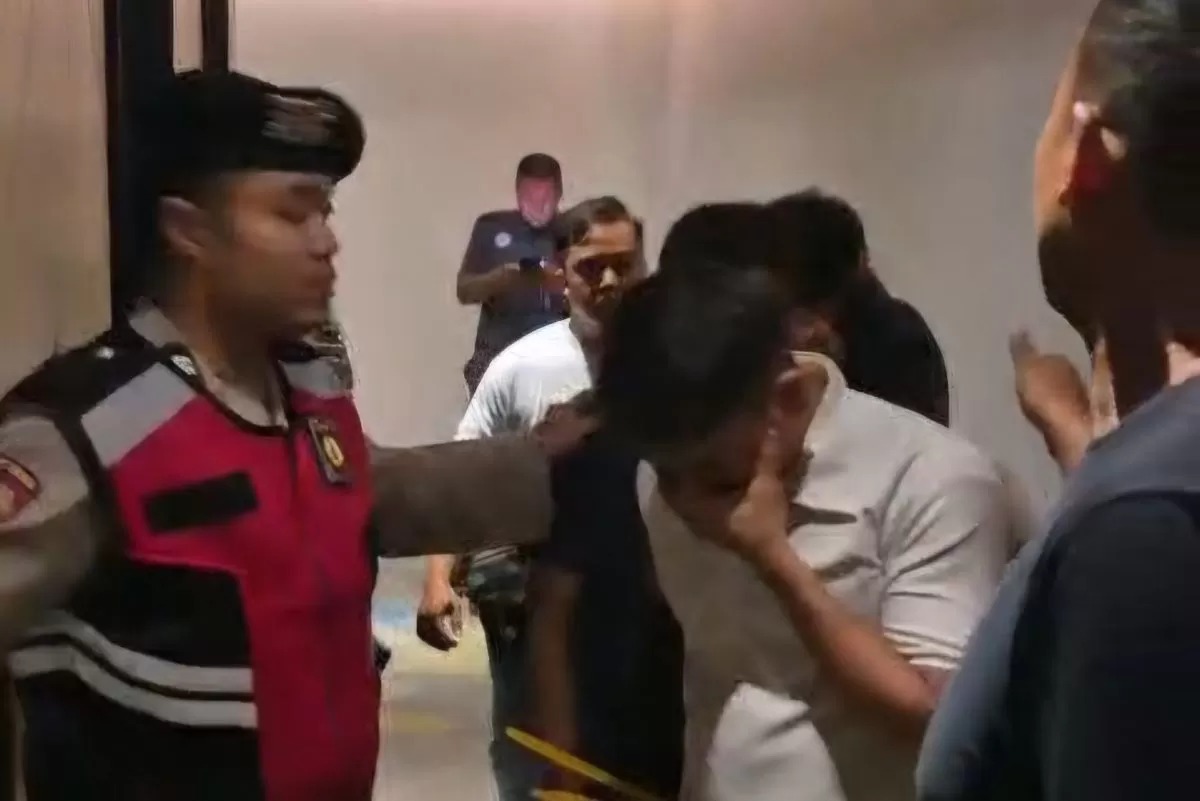 Polrestabes Surabaya amankan 34 orang. Mereka digerebek saat melakukan pesta gay di salah satu hotel di Kawasan Ngagel, Surabaya. (Polrestabes Surabaya)