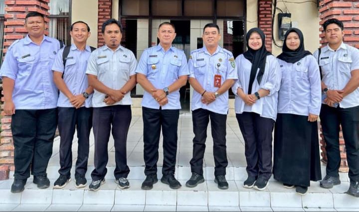 Kepala Disdik Kotim, Muhammad Irfansyah, saat bertemu dengan Kepala BNNK Kotim, beberapa waktu lalu.