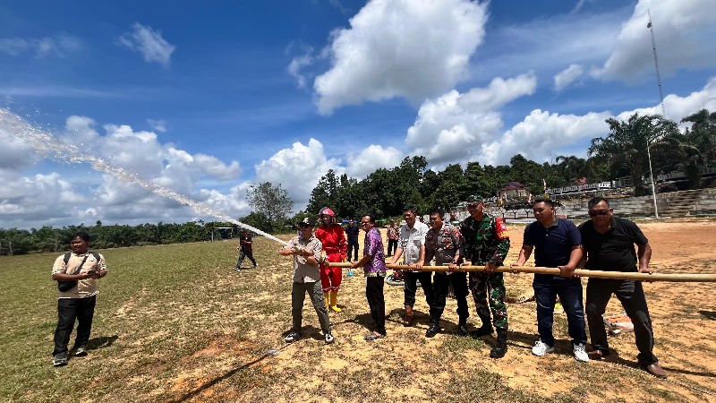 PRAKTIK : Peserta KTPA saat mengikuti giat peningkatan kesiapsiagaan terhadap kebakaran hutan, lahan dan kebun, baru-baru ini.