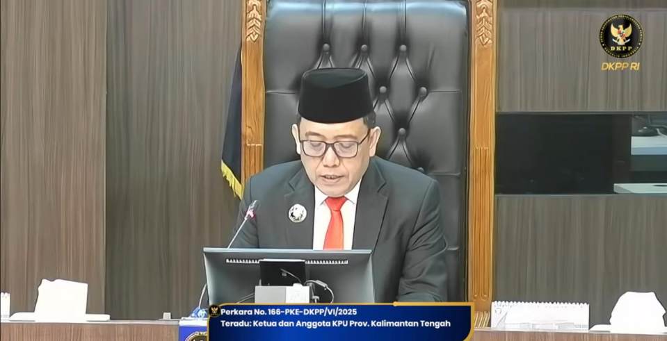 DKPP membacakan amar putusan