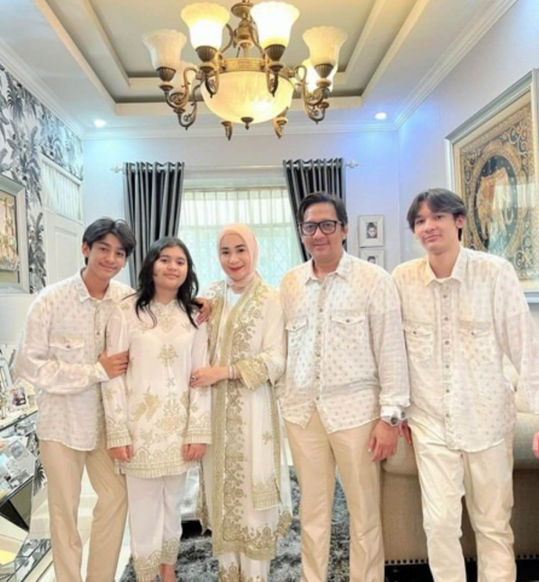 Potret keluarga Andre Taulany.