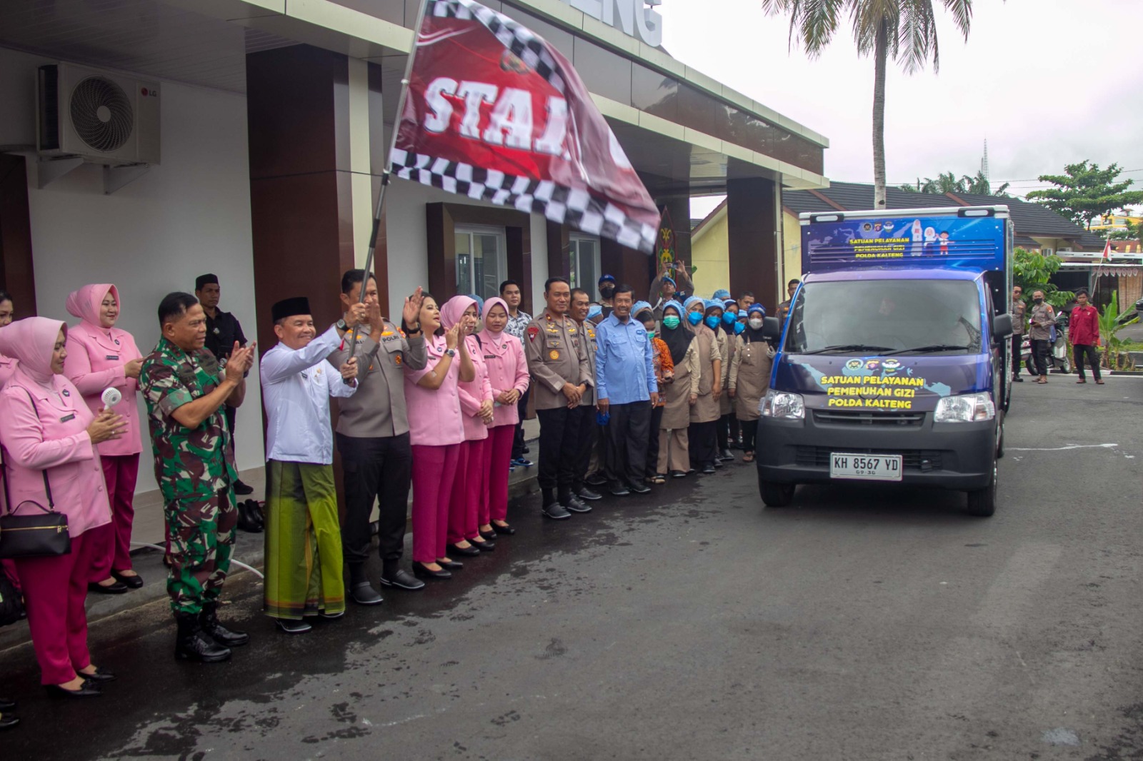 Pelepasan ke SMPN 2 Palangka Raya. ARIEF PRATHAMA/KALTENG POS