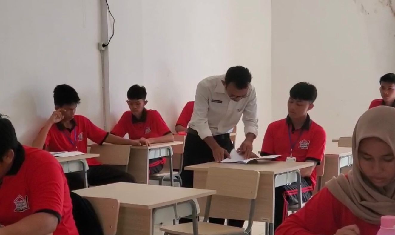 Proses belajar mengajar di Sekolah Rakyat.SCREENVIDEO