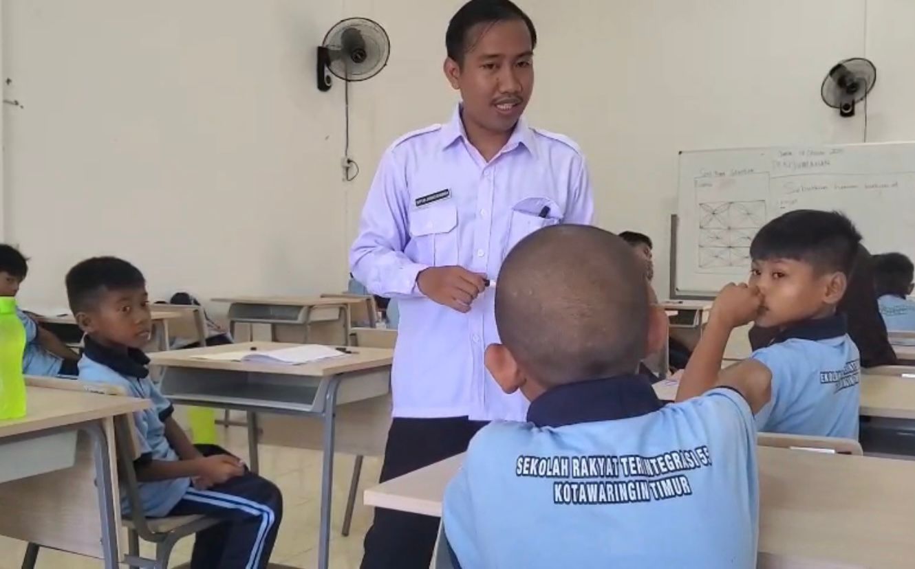 Proses belajar mengajar di Sekolah Rakyat.SCREENVIDEO