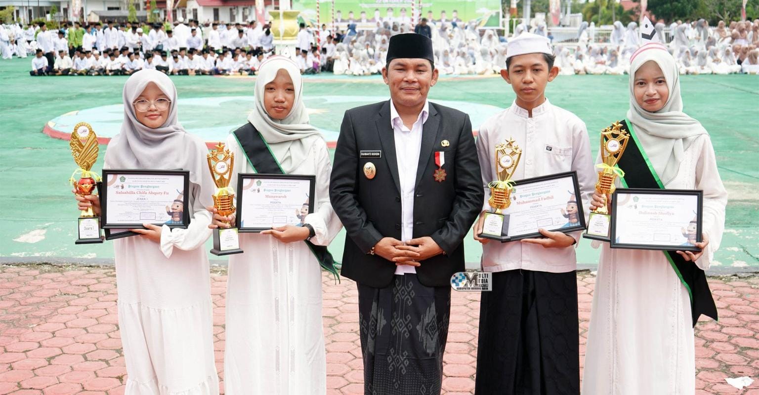 Wakil Bupati Murung Raya H Rahmanto Muhidin saat menghadiri Upacara Peringatan Hari Santri Nasional tahun 2025.