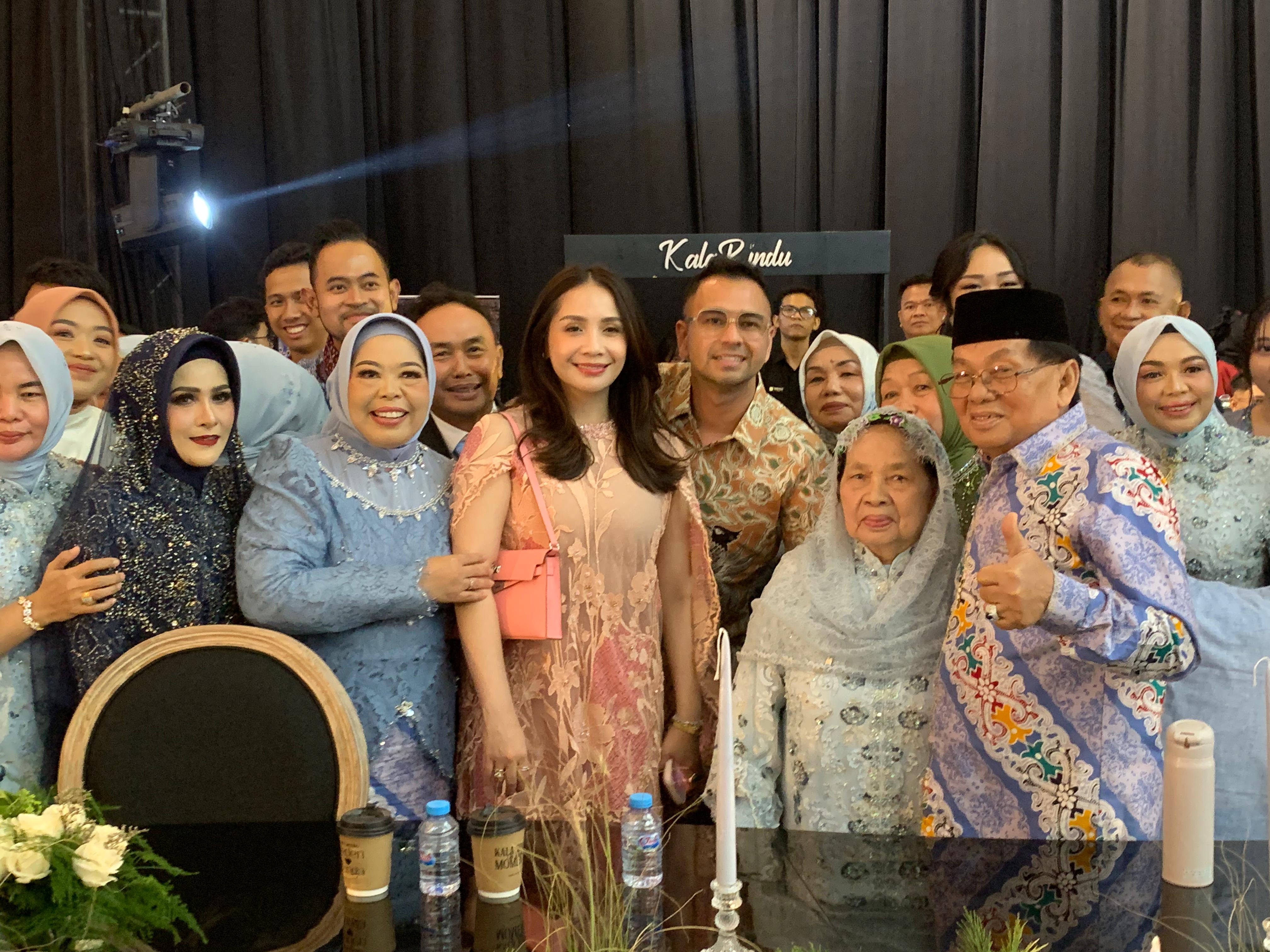 Raffi Ahmad dan Nagita slavina jadi perhatian tamu undangan.RIFQI/KALTENG POS