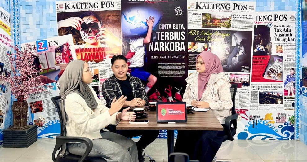 Lauren dan Noka saat menjadi narasumber di Podcast Ruang Redaksi Kalteng Pos. ERIK/KALTENG POS