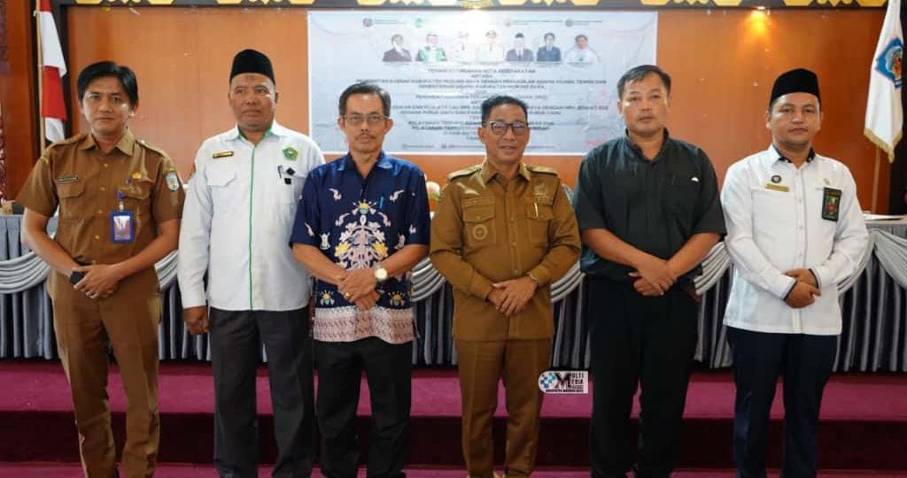 Heriyus bersama pihak terkait usai menekan kerja sama.HUMAS