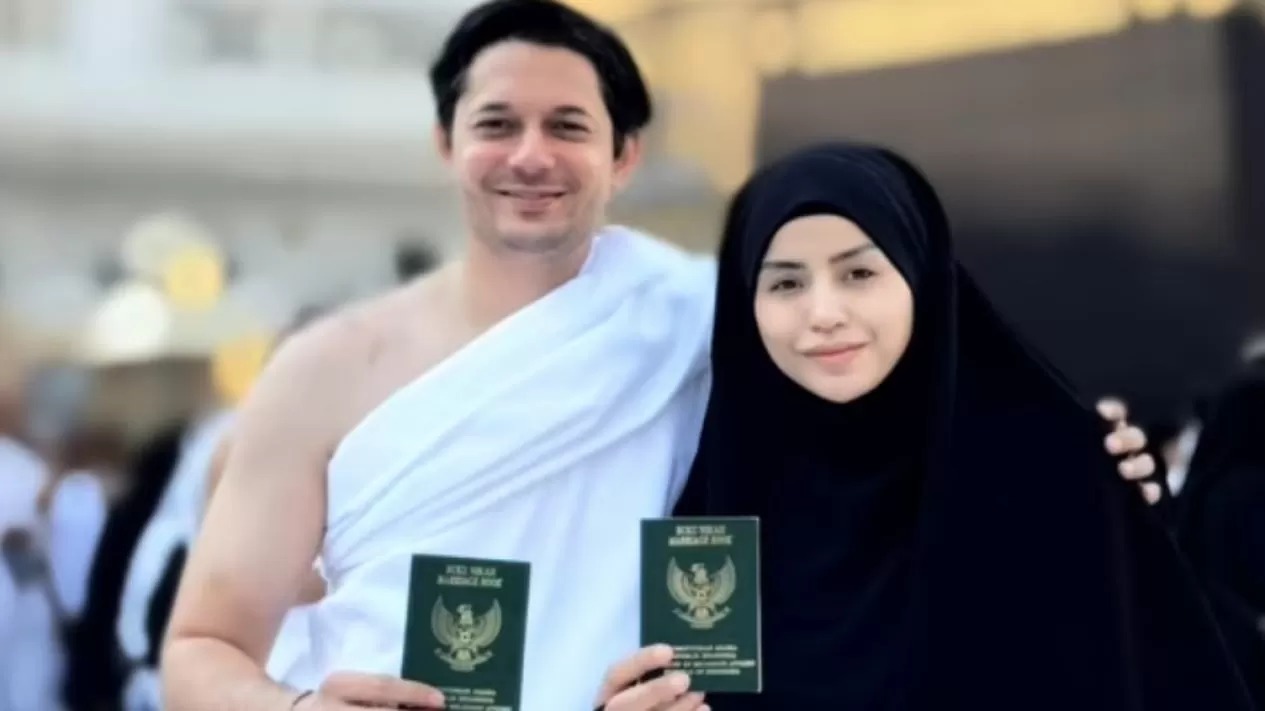 Andrew Andika Menikah Lagi? Pamer Buku Nikah di Depan Ka