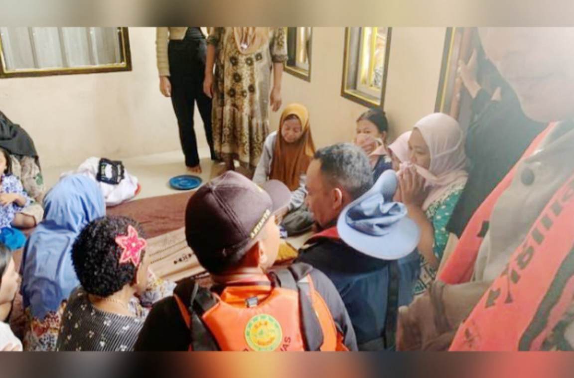 Keluarga korban balita 4 tahun yang jatuh ke laut. (Istimewa)