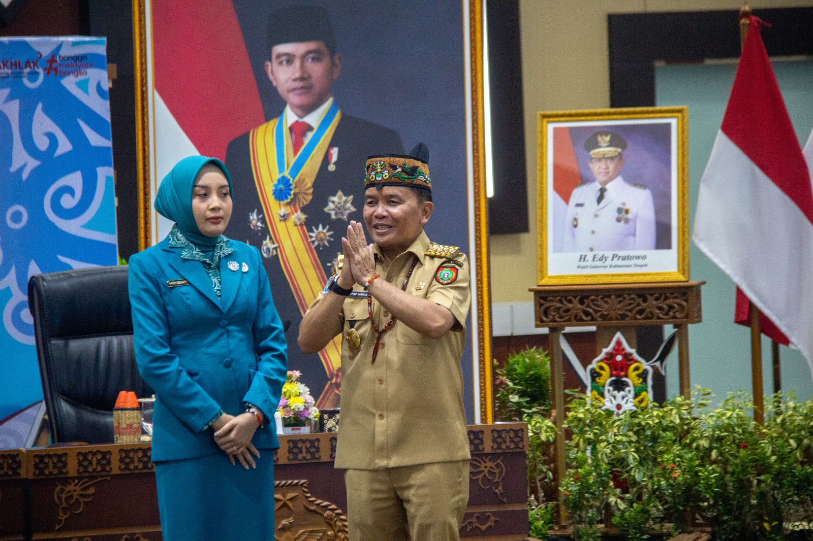 H Agustiar Sabran dan istri.