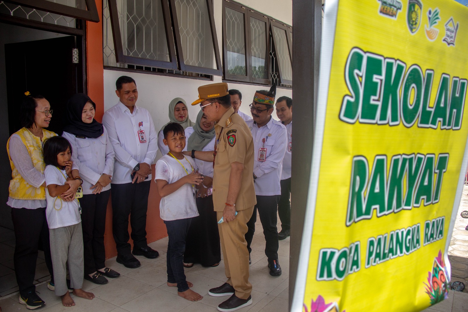 Gubernur Kalteng H Agustiar Sabran saat mengunjungi Sekolah Rakyat Palangka Raya. ARIEF PRATHAMA/KALTENG POS 