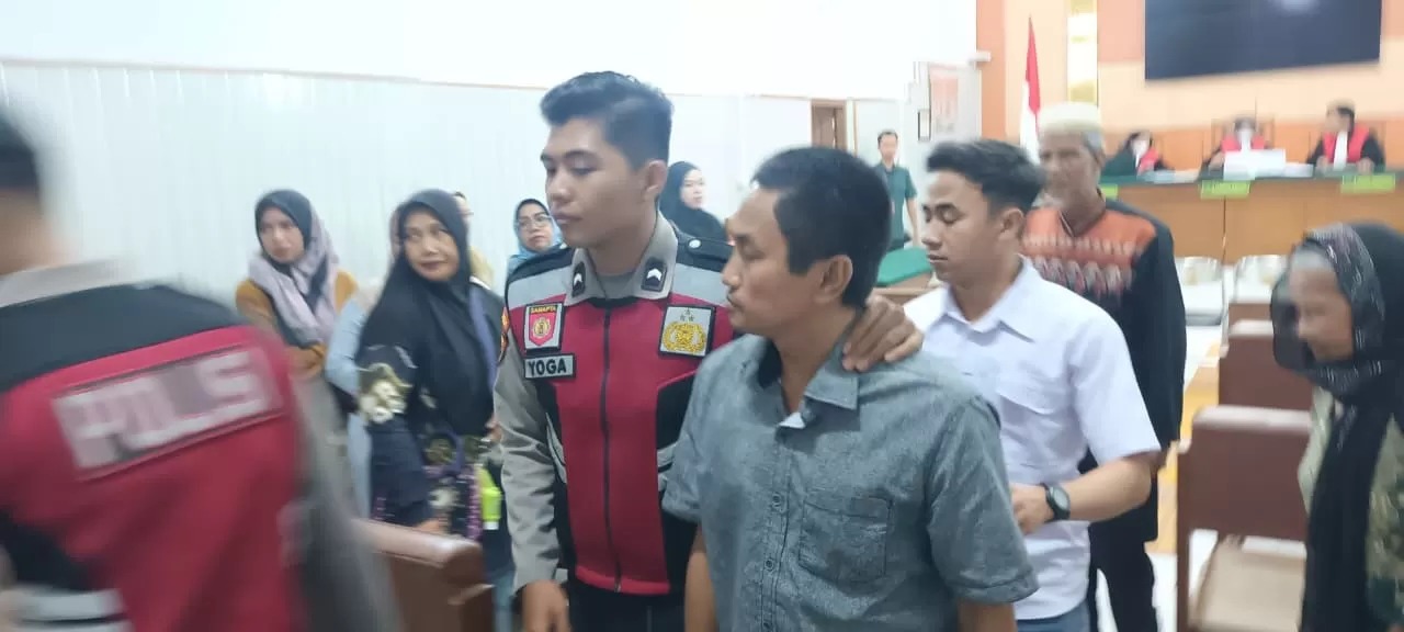 Zainuddin, Diduga pelaku yang menabrak siswa MTsN Muara Uya, Rafha Haekal Ahmad Denejad. (Radar Banjarmasin)