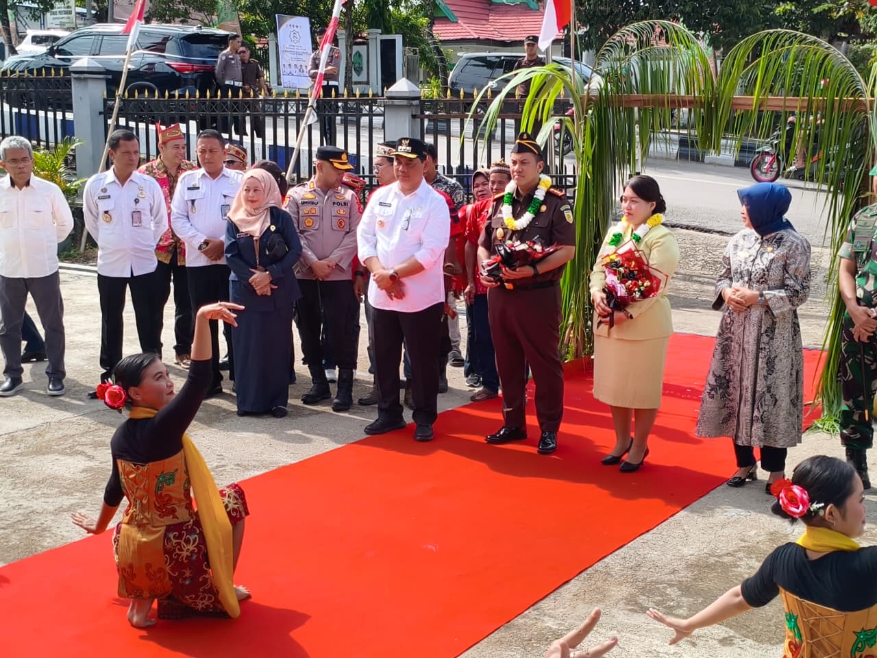 Penyambutan Kajari baru Barito Utara.RENO SAPUTRA/KALTENG POS
