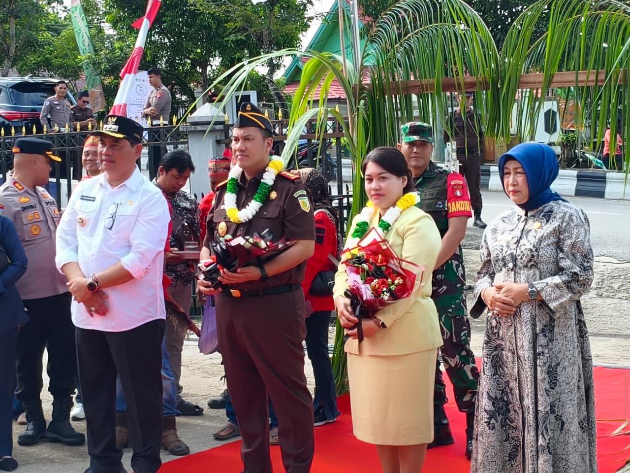 Ketua DPRD Kabupaten Barito Utara Hj Mery Rukaini menyambut Kajari yang baru.RENO/KALTENG POS