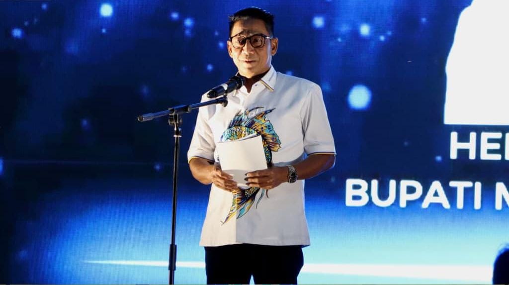 Bupati Mura Heriyus hadiri Malam Anugerah Pemuda Berprestasi dan Penutupan Pekan Kreativitas Pemuda. Acara tersebut berlangsung di Gor Tana Malai Tolung Lingu, Kamis (30/10/2025).