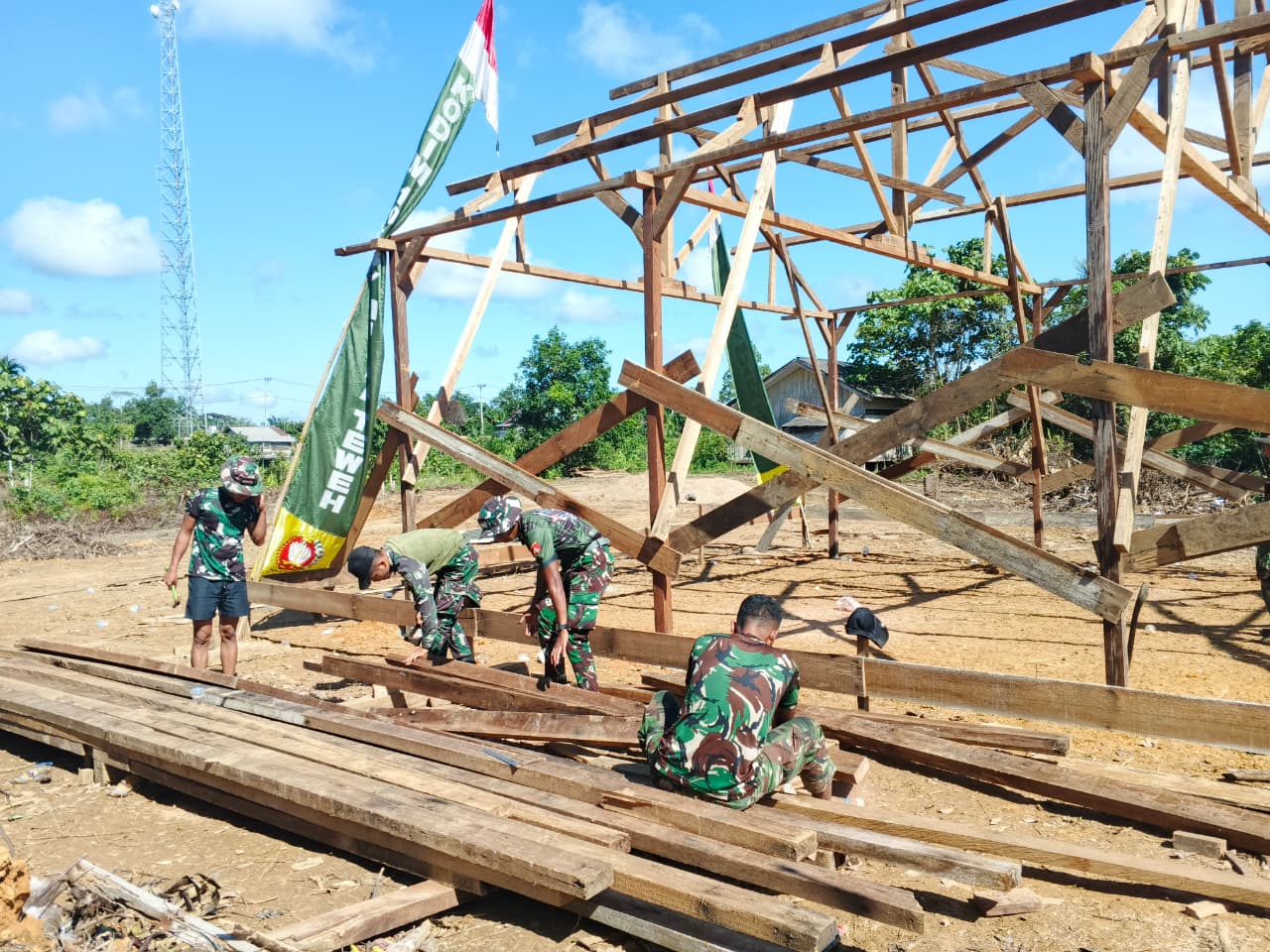 Satgas TMMD ke-126 terus melanjutkan pembangunan Gereja GKI di Desa Jamut