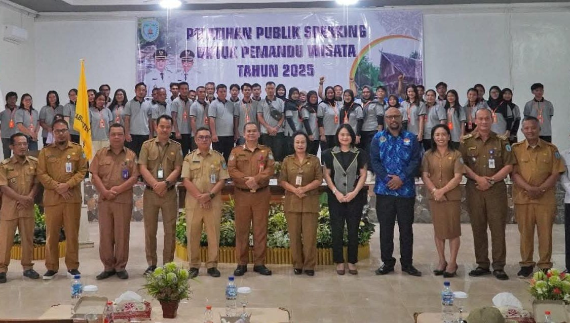 Pelatihan public speaking bagi pemandu wisata. HUMAS