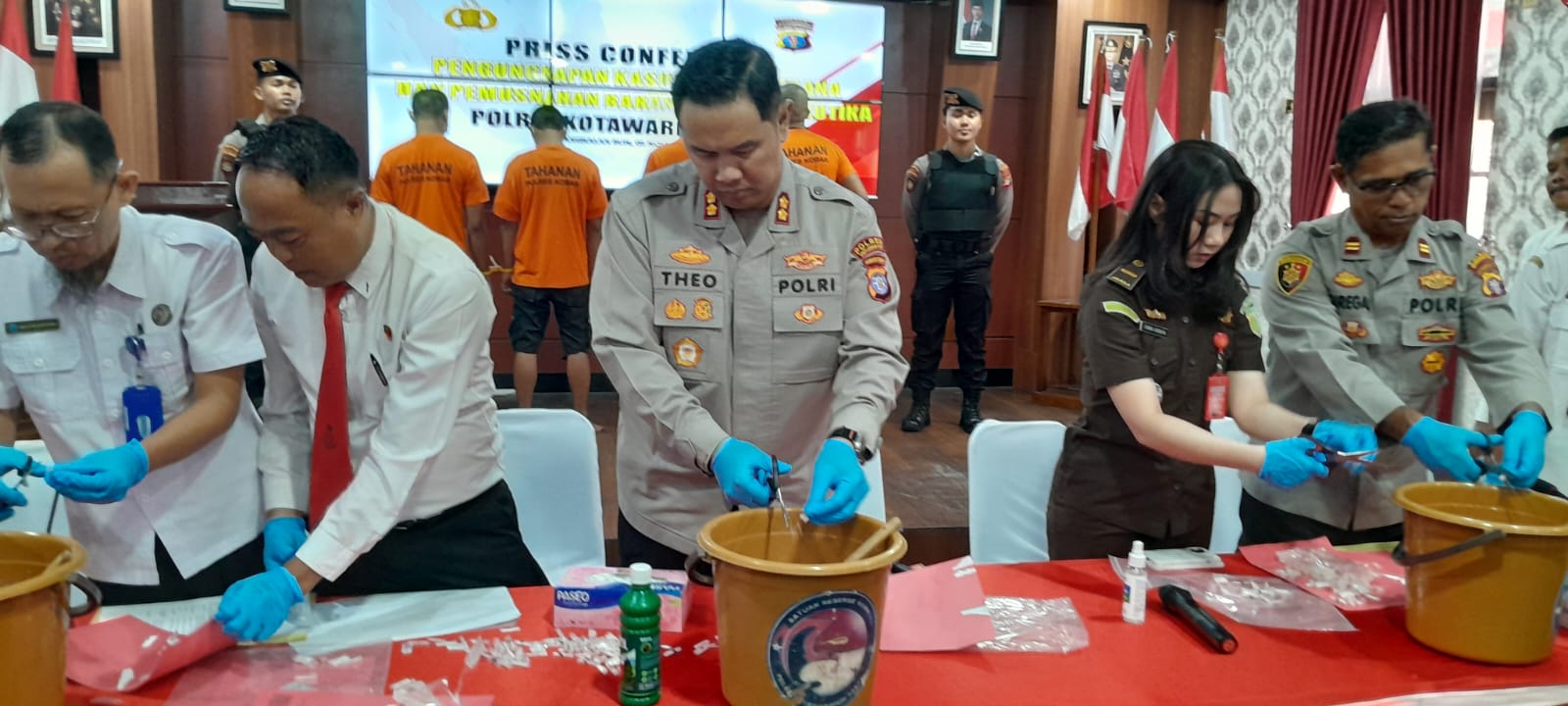 Pemusnahan barang bukti narkoba di Mapolres Kobar, Rabu (5/11/2025).SONI/KALTENG POS