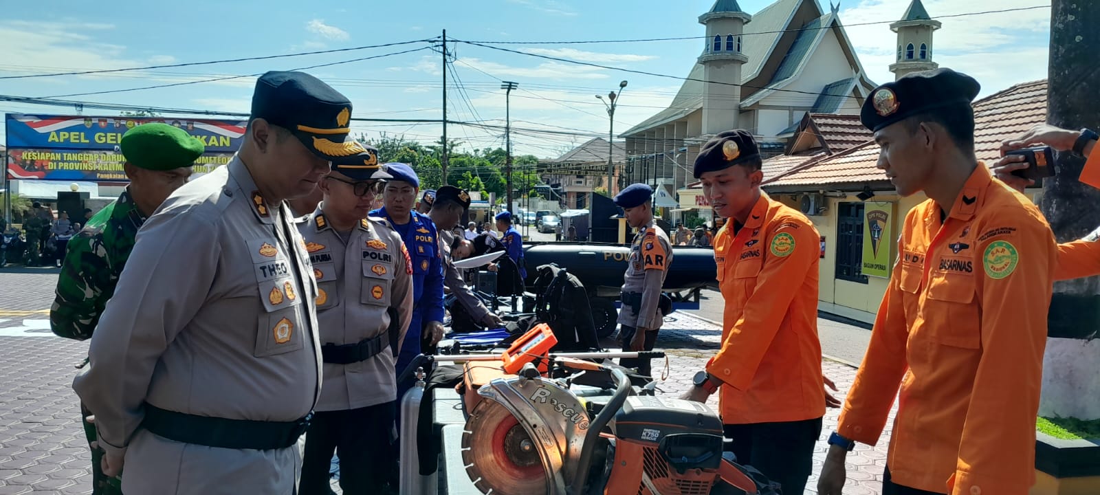 Pengecekan sarpras yang digunakan dalam penanggulangan bencana.SONI/KALTENG POS