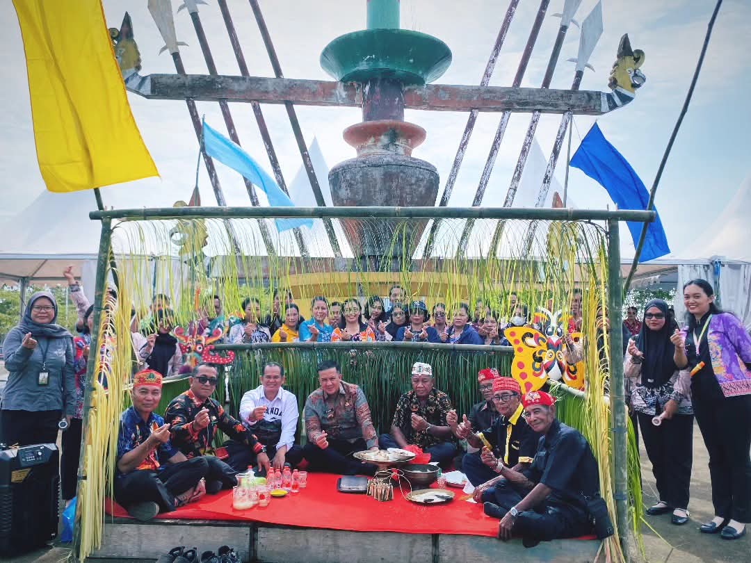 Pemkab Lamandau menggelar ritual adat Padah Pamit. HUMAS