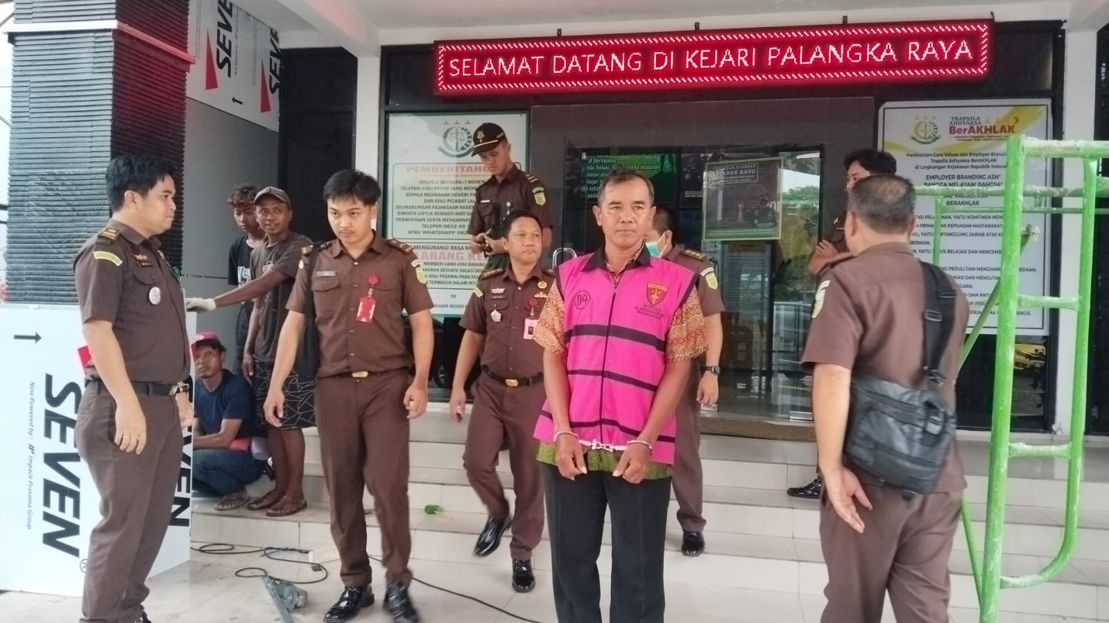 Kades Mulyasari, Kecamatan Pandih Batu diduga korupsi sumur bor.AGUS JAYA/KALTENG POS