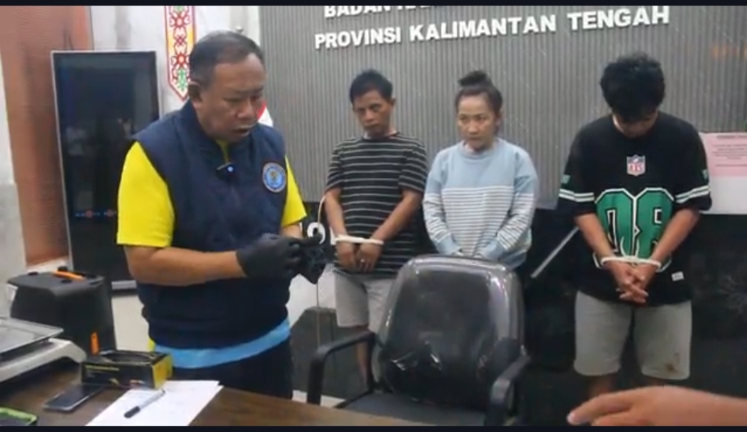 Tiga pelaku pembawa 8 kilogram sabu dan ratusan ekstasi. ARIEF PRATHAMA/ KALTENG POS