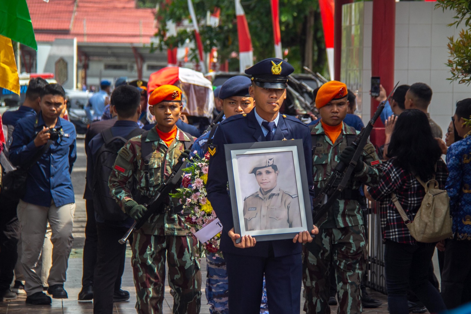 Pemakaman Letnan Muda Udara Dua Cornelius Willem.ARIEF PRATHAMA/KALTENG POS