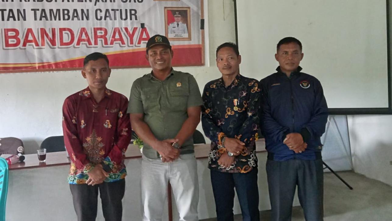 Anggota DPRD Kapuas Suprianto ketika melakukan reses ke Desa Bandaraya Kecamatan Tamban Catur.