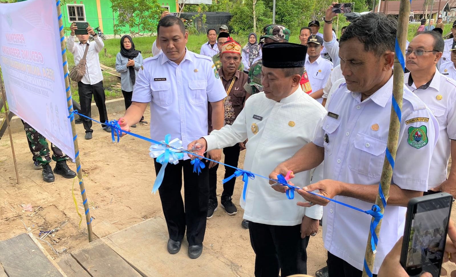 Peresmian Gedung Serbaguna Desa Anjir Mambulau Barat.