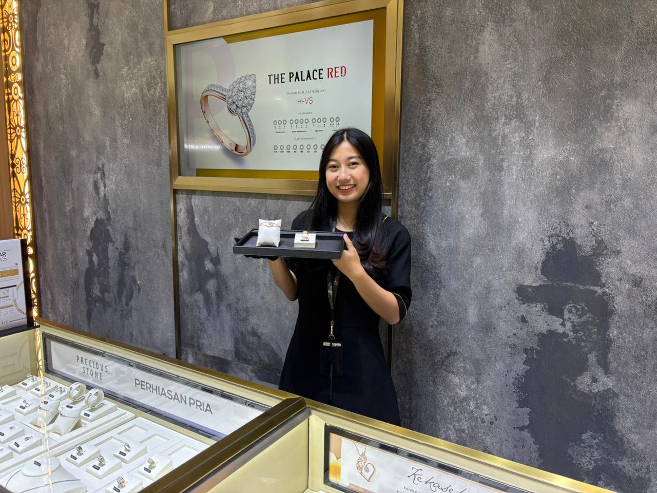 The Palace National Jeweler di Duta Mall Palangka Raya. RIFQI/KALTENG POS