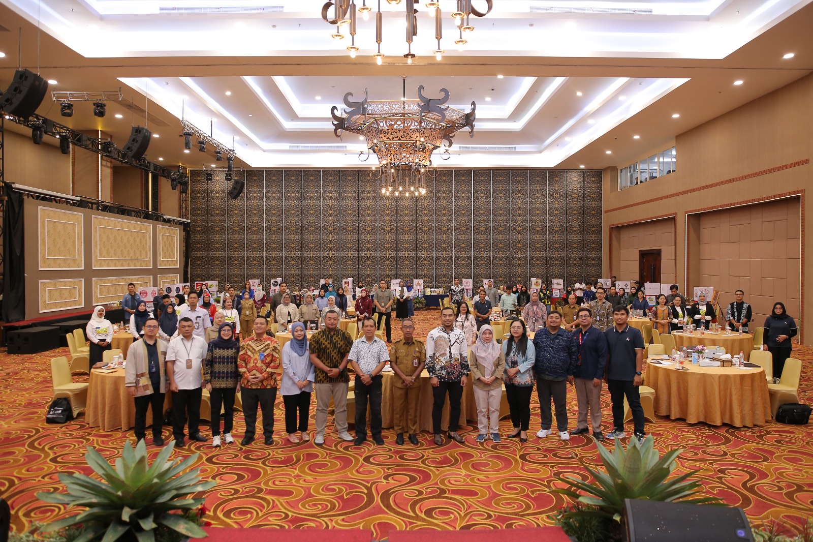 Kegiatan Business Matching dan Awarding 20 UMKM Terbaik, di Hotel Bahalap, Palangka Raya.