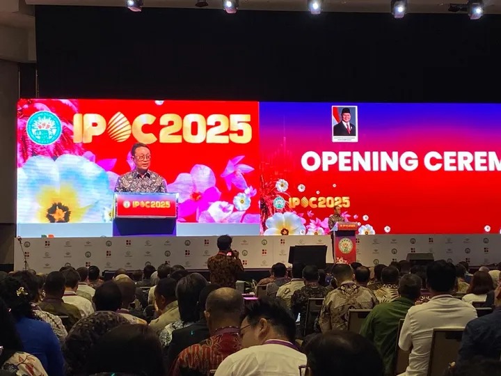 Ketua Umum GAPKI Eddy Martono sambutan di IPOC 2025.
