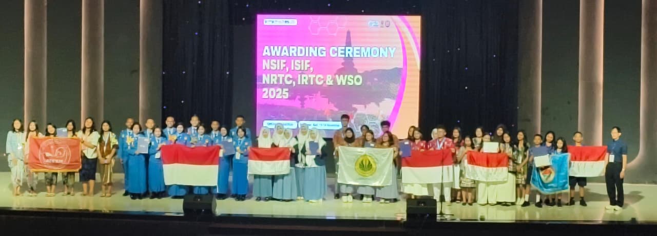 Siswa SMAN 2 Palangka Raya meraih medali emas dalam ajang bergengsi International Science and Invention Fair (ISIF) 2025 yang digelar di Bali, Indonesia pada 12-15 November 2025.