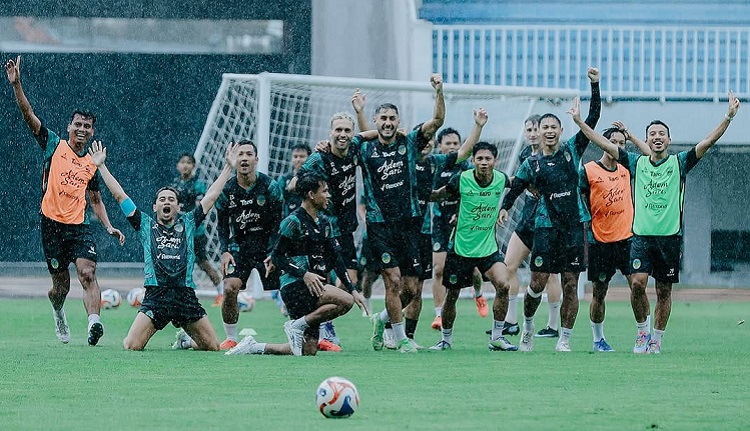 Latihan terakhir pemain PSIM Yogyakarat jelang laga kontra Bhayangkara FC di Stadion Sultan Agung pada Sabtu (22/11/2025). (Sumber: Instagram @psimjogja_official)
