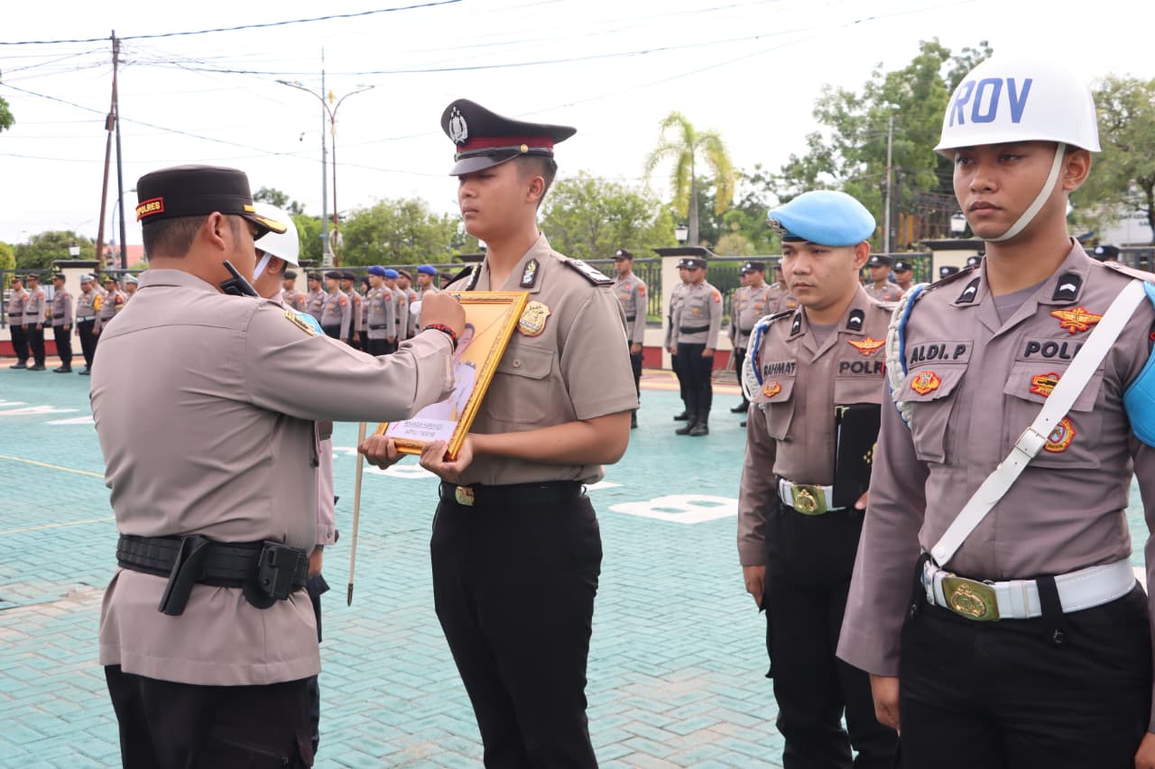 Kapolres Kapuas AKBP Gede Eka Yudharma memimpin prosesi  PTDH.HUMAS