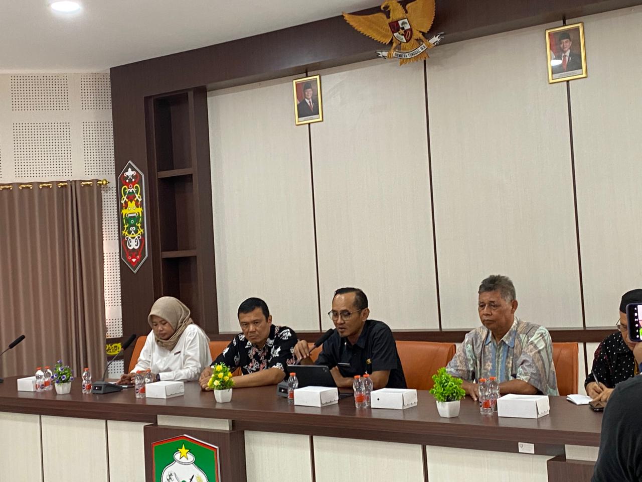 Paparan tim visitasi DCKTRP terhadap hasil tinjauan lapangan di salah satu perusahaan. MIFTAH/KALTENG POS