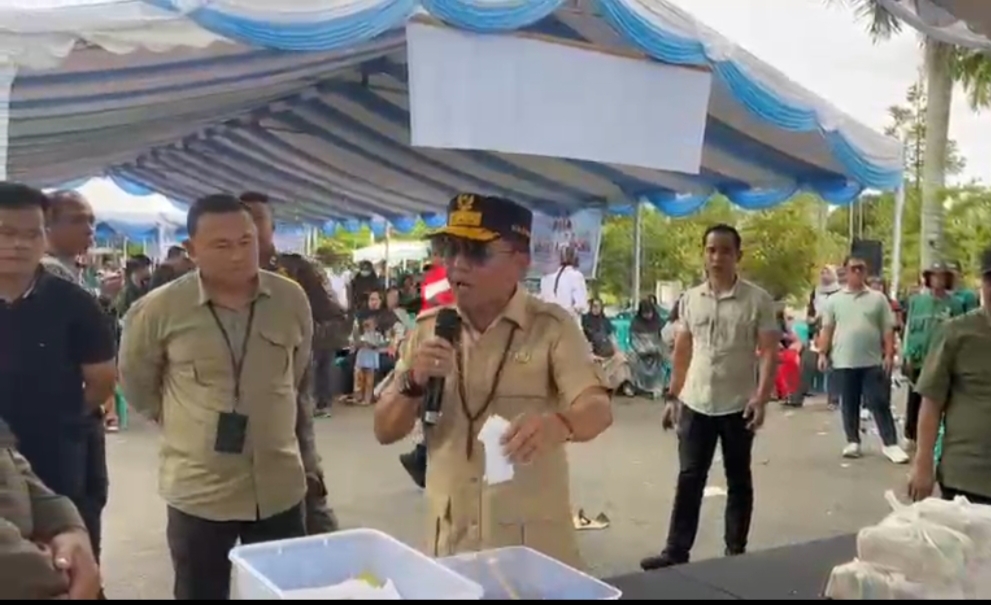 Gubernur Agustiar Sabran saat marah dengan sistem penyaluran.RIFQI/KALTENG POS