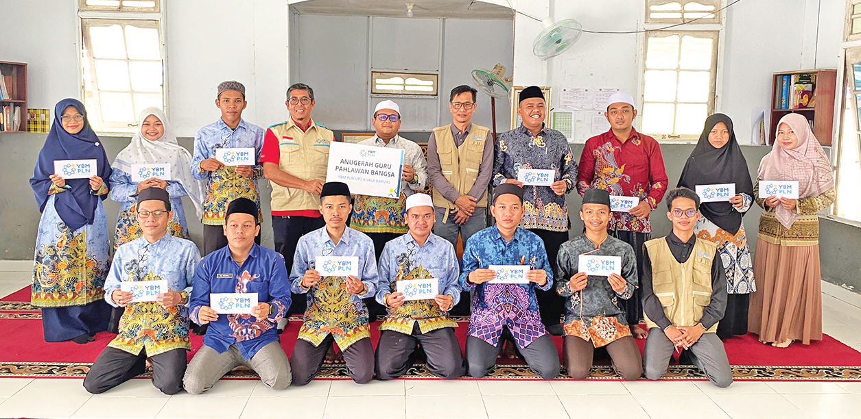 APREASIASI : Sebanyak 16 ustaz dan ustazah honorer menerima dukungan ini sebagai bentuk apresiasi atas dedikasi mereka dalam menjaga nyala ilmu di daerah pelosok.
