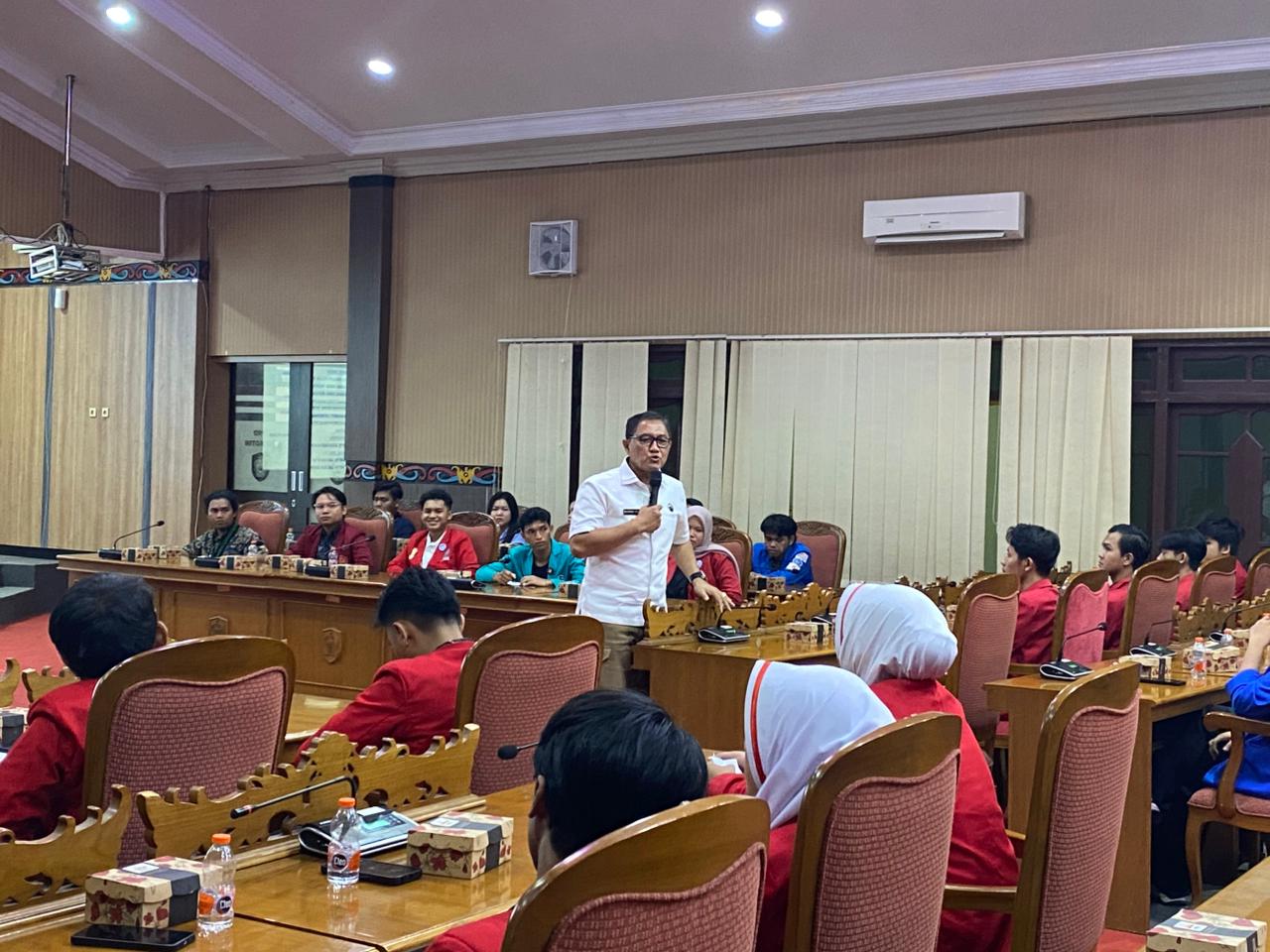 Kepala BNN Kotim, AKBP Muhammad Fadli menyampaikan sosialisasi anti narkoba.MIFTAH/KALTENG POS