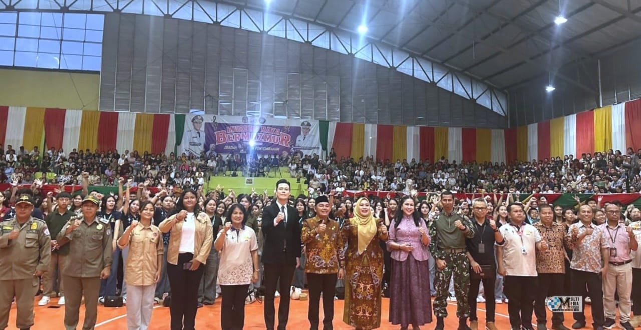 Wakil Bupati Murung Raya Rahmanto Muhidin bersama Pdt. Marcel Saerang dalam acara &ldquo;Murung Raya Bermazmur 2025&rdquo;.HUMAS