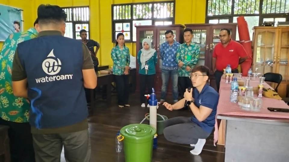 Momen pelaksanaan Program CSR pelatihan teknik filtrasi air bersih bagi sekolah dan masyarakat. HUMAS