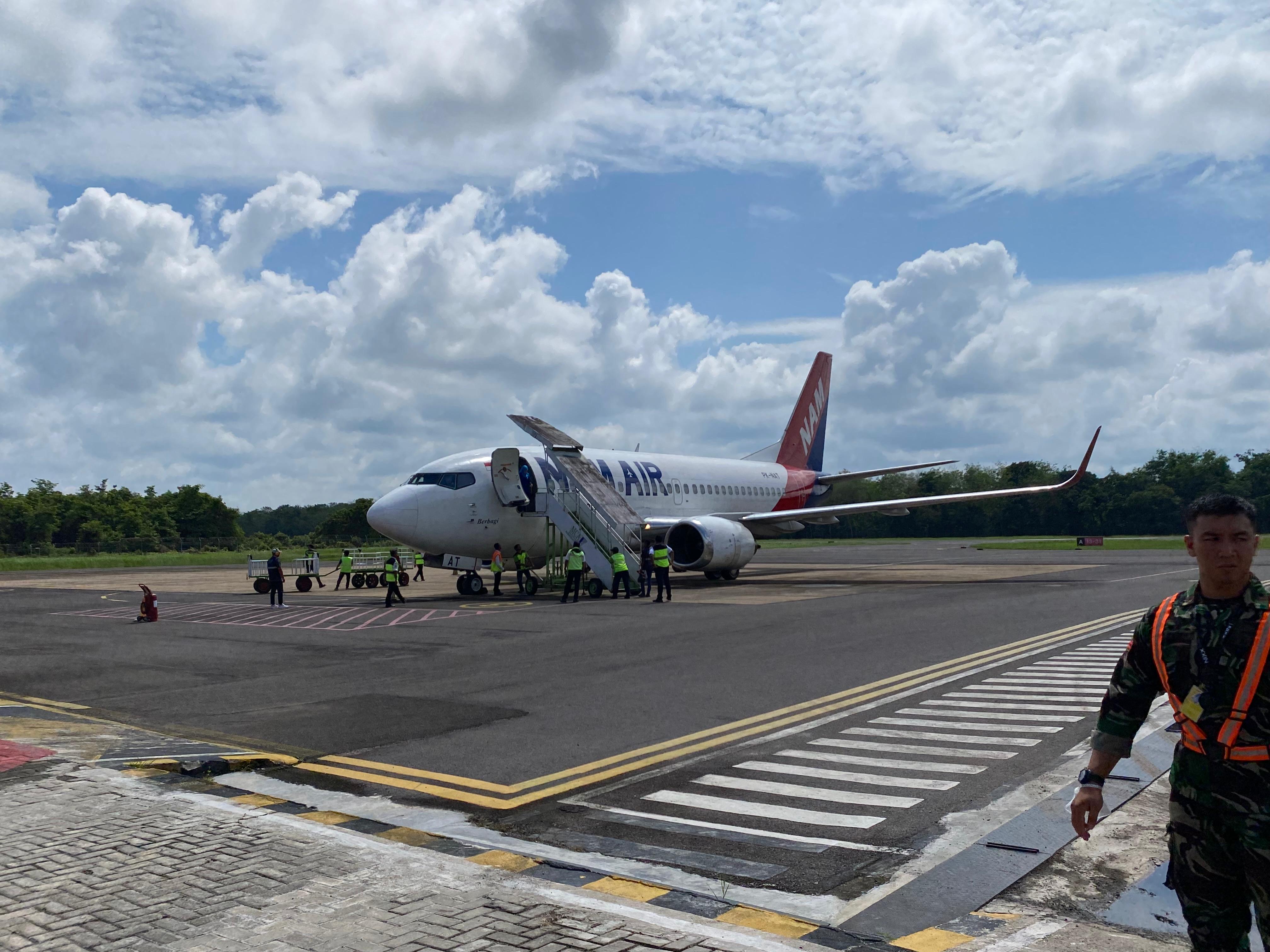 Pesawat Nam Air di Bandara H Asan Sampit.MIFTAH/KALTENG POS