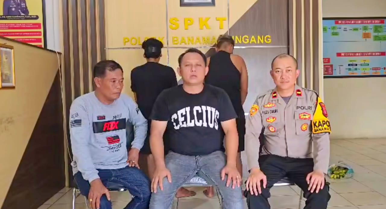 Kapolsek Banama Tingang (kanan) memimpin rilis tangkapan.