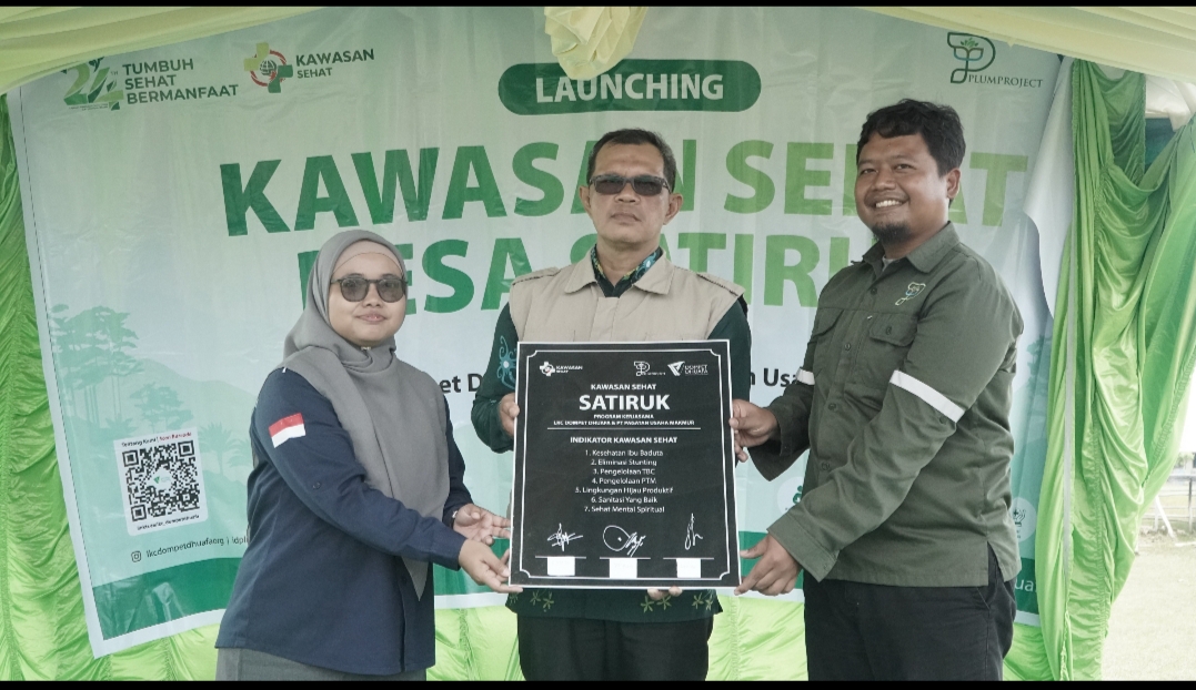 PT PUM dan LKC Dompet Duafa luncurkan kawasan sehat di Desa Satriuk.