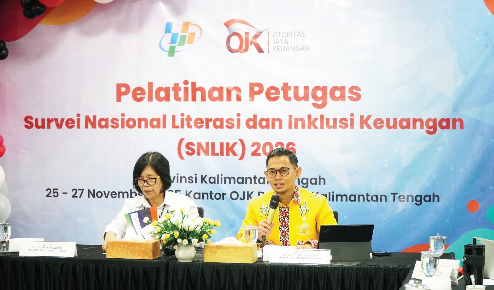 PAPARAN: Kepala OJK Kalteng Primandanu Febriyan Aziz saat mengikuti kegiatan pelatihan di Aula Hapakat Kantor OJK Kalteng, belum lama ini.