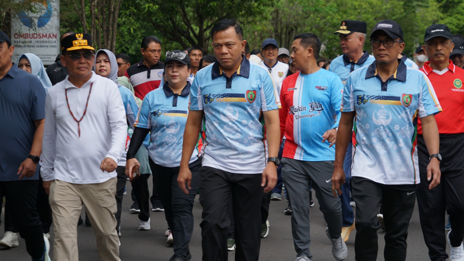Pangdam XXII/Tambun Bungai Mayjen TNI Zainul Arifin menghadiri kegiatan Jalan Sehat dan Senam Bersama.PENDAM